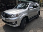 Bán gấp xe Fortuner 2017 số tự động màu bạc nhà ít đi