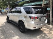 Bán gấp xe Fortuner 2017 số tự động màu bạc nhà ít đi