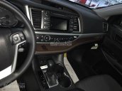 Giao ngay Toyota Highlander LE sản xuất 2017, màu đen, nhập khẩu Mỹ mới 100%