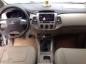 Bán gấp Toyota Innova đời 2014, màu bạc chính chủ