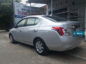 Bán Nissan Sunny đăng ký 2013, màu bạc còn mới, giá 330tr