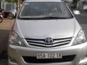 Bán gấp Toyota Innova G đời 2010, màu bạc chính chủ