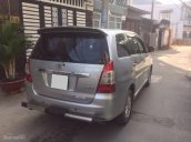 Cần bán xe Toyota Innova 2014 số sàn, màu bạc, zin nguyên bản không lỗi