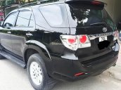 Cần bán lại xe Toyota Fortuner V 2013, màu đen số tự động, giá 715tr