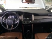 Cần bán xe Toyota Innova E sản xuất 2017, màu trắng