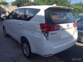 Cần bán xe Toyota Innova E sản xuất 2017, màu trắng