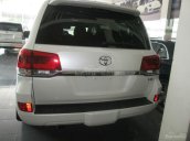 Cần bán Toyota Land Cruiser 5.7 VX năm 2017, màu trắng, xe nhập