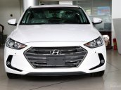 Cần bán Hyundai Elantra 2.0AT đời 2017, màu trắng