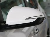 Cần bán Hyundai Elantra 2.0AT đời 2017, màu trắng
