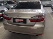 Bán Toyota Camry 2.0E đời 2016, màu vàng 