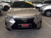 Bán Toyota Camry 2.0E đời 2016, màu vàng 