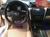 Bán Toyota Camry 2.0E đời 2016, màu vàng 