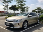 Cần bán gấp Toyota Camry 2.5Q đời 2017, màu vàng, chính chủ