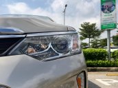 Cần bán gấp Toyota Camry 2.5Q đời 2017, màu vàng, chính chủ