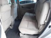 Bán lại xe Toyota Innova E năm 2015, màu bạc