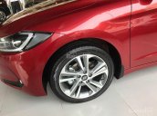Bán Hyundai Elantra CKD 2018 màu đỏ, giá nét, giao xe ngay, KM đầy đủ