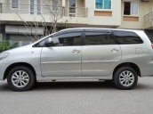 Bán xe Toyota Innova đời 2015, màu bạc số sàn