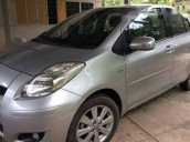 Bán Toyota Yaris đời 2011, màu bạc xe gia đình