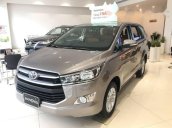 Bán xe Toyota Innova năm 2017, màu xám 