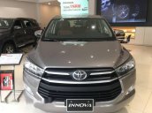 Bán xe Toyota Innova năm 2017, màu xám 