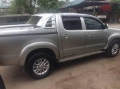 Bán Toyota Hilux sản xuất 2014, màu bạc, giá tốt