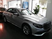 Bán Mercedes E 200 năm 2017, màu bạc như mới