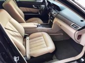 Cần bán gấp Mercedes E200 sản xuất 2013, màu đen