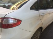 Cần bán gấp Ford Fiesta 1.6 AT 2013, màu trắng, giá tốt