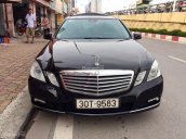 Bán xe Mercedes E300 đời 2009, màu đen, chính chủ từ đầu