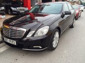 Bán xe Mercedes E300 đời 2009, màu đen, chính chủ từ đầu