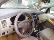 Cần bán Toyota Innova đời 2010, màu bạc xe gia đình giá cạnh tranh