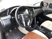 Cần bán Toyota Innova 2.0E MT sản xuất 2017, màu xám ghi