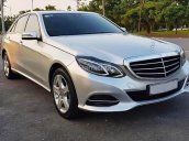 Cần bán Mercedes E200 đời 2014, màu bạc