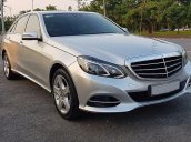 Cần bán gấp Mercedes E200 2014, màu bạc