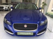 Bán xe Jaguar XF Pure 2017 màu xanh, khuyến mãi giá tốt nhất xe giao ngay tặng bảo dưỡng, bảo hành