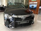 Cần bán xe Toyota Camry đời 2017, màu đen