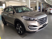 Cần bán xe Hyundai Tucson đời 2018 CKD full xăng, giá 828.000.000, hỗ trợ vay 85% gt xe