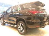 Toyota Fortuner 4x4V màu đen - Nhập khẩu nguyên chiếc, bảo hành 3 năm - Đại lý Toyota Mỹ Đình