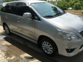 Cần bán xe Toyota Innova E sản xuất 2013, màu bạc như mới