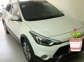 Cần bán xe Hyundai i20 Active màu trắng