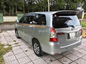 Cần bán Toyota Innova 2.0E đời 2016, màu bạc đã đi 18.000km