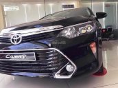 Cần bán Toyota Camry Q đời 2017, màu đen