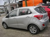 Bán xe Hyundai i10 MT đời 2016, màu bạc, giá tốt