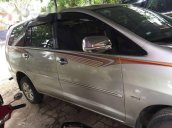 Cần bán gấp Toyota Innova 2007, màu bạc xe gia đình