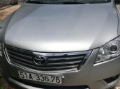 Cần bán xe Toyota Camry 2.4G đời 2010, màu bạc, xe gia đình, giá 690tr