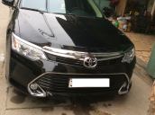 Cần bán lại xe Toyota Camry năm 2016 màu đen, giá 960 triệu