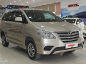 Cần bán xe Toyota Innova E 2.0MT đời 2015, màu vàng, giá tốt