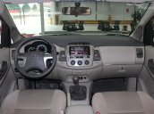 Cần bán xe Toyota Innova E 2.0MT đời 2015, màu vàng, giá tốt