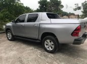 Cần bán xe Toyota Hilux đời 2016, màu bạc, 590tr