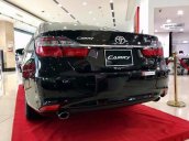 Bán Toyota Camry đời 2017, màu đen